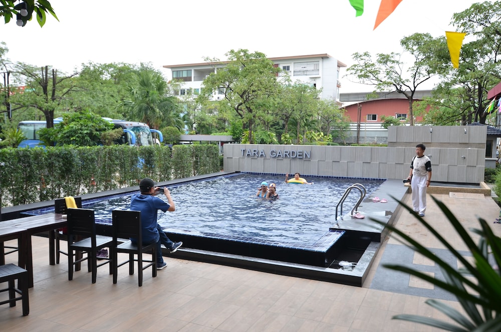 Tara Garden Hotel 48/50
