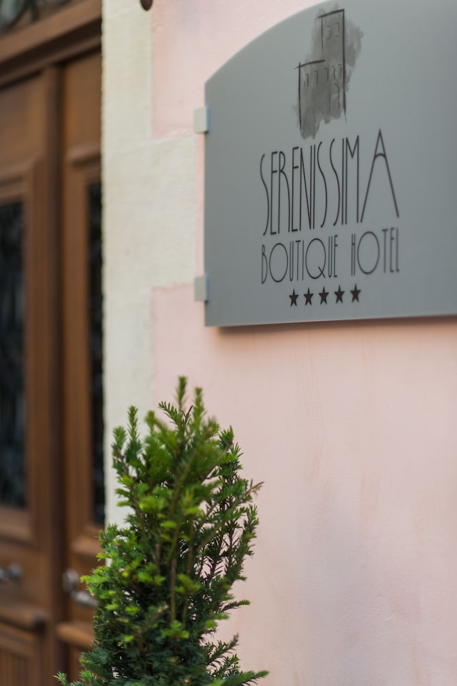 Serenissima Boutique Hotel 5/71