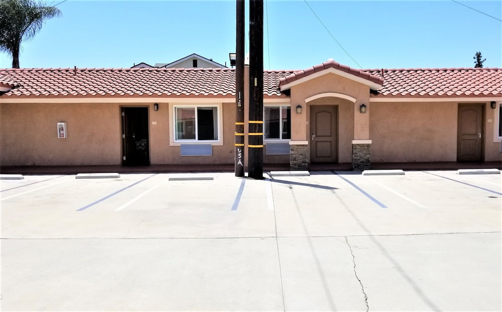 Diamond Bell Inn And Suites 48/54