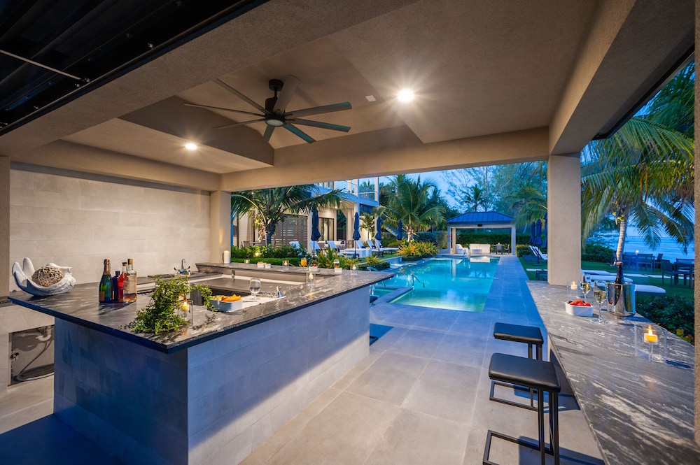 Black Urchin Boutique Resort 10/65
