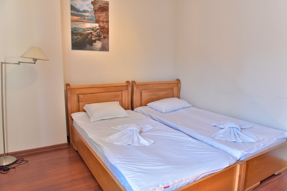 Bojur & Bojurland Apartment Complex 14/50