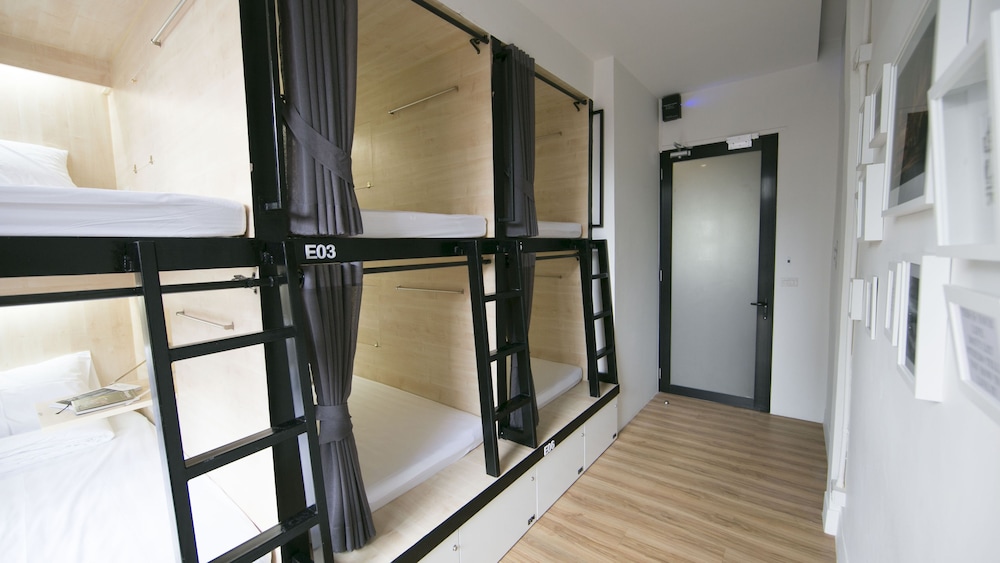 Lamurr Sukhumvit 41 24/51