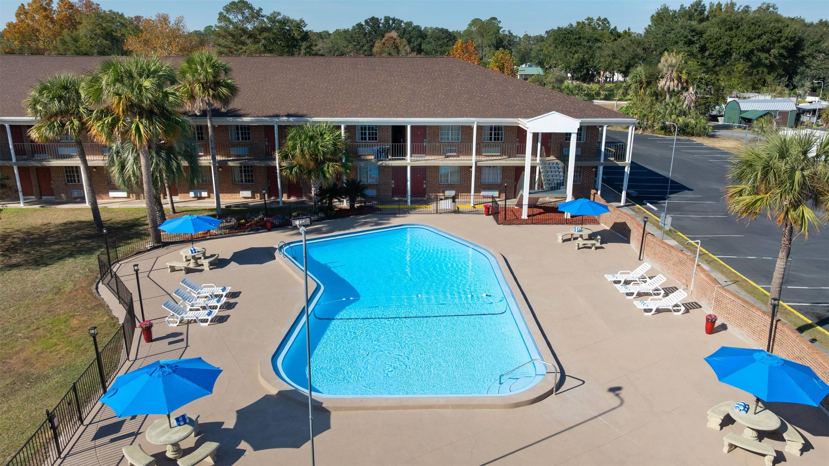 Super 8 by Wyndham Lake City 36/39