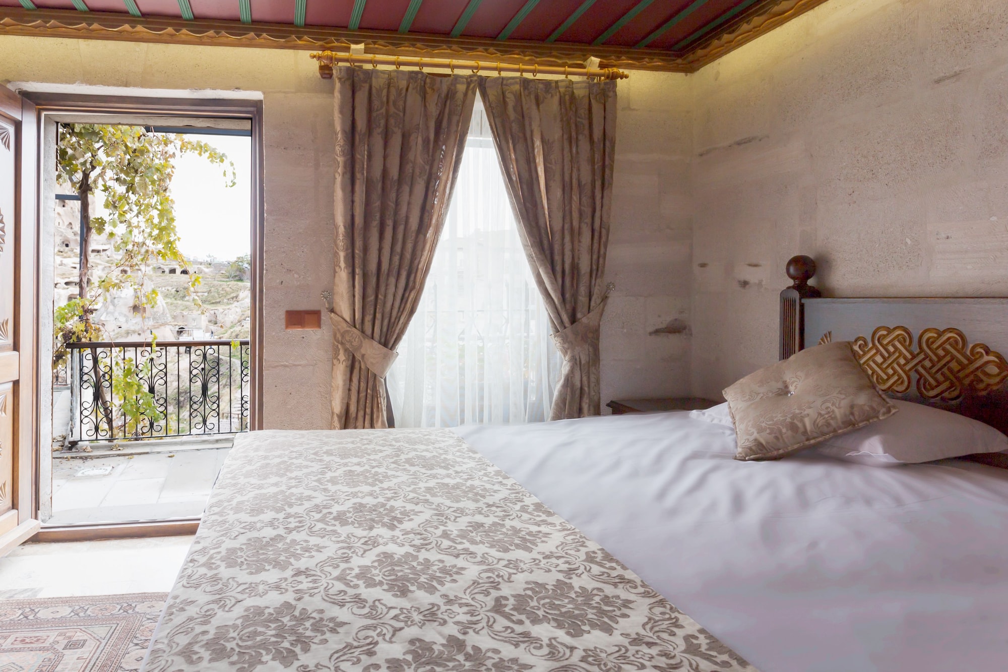 Room, King Bed, Valley View