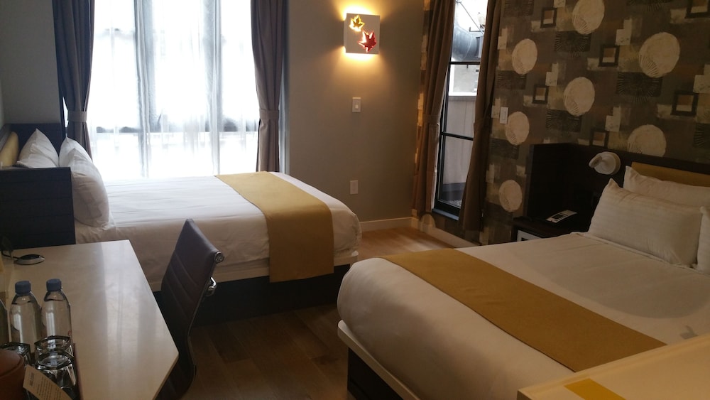 NobleDen Hotel 34/57