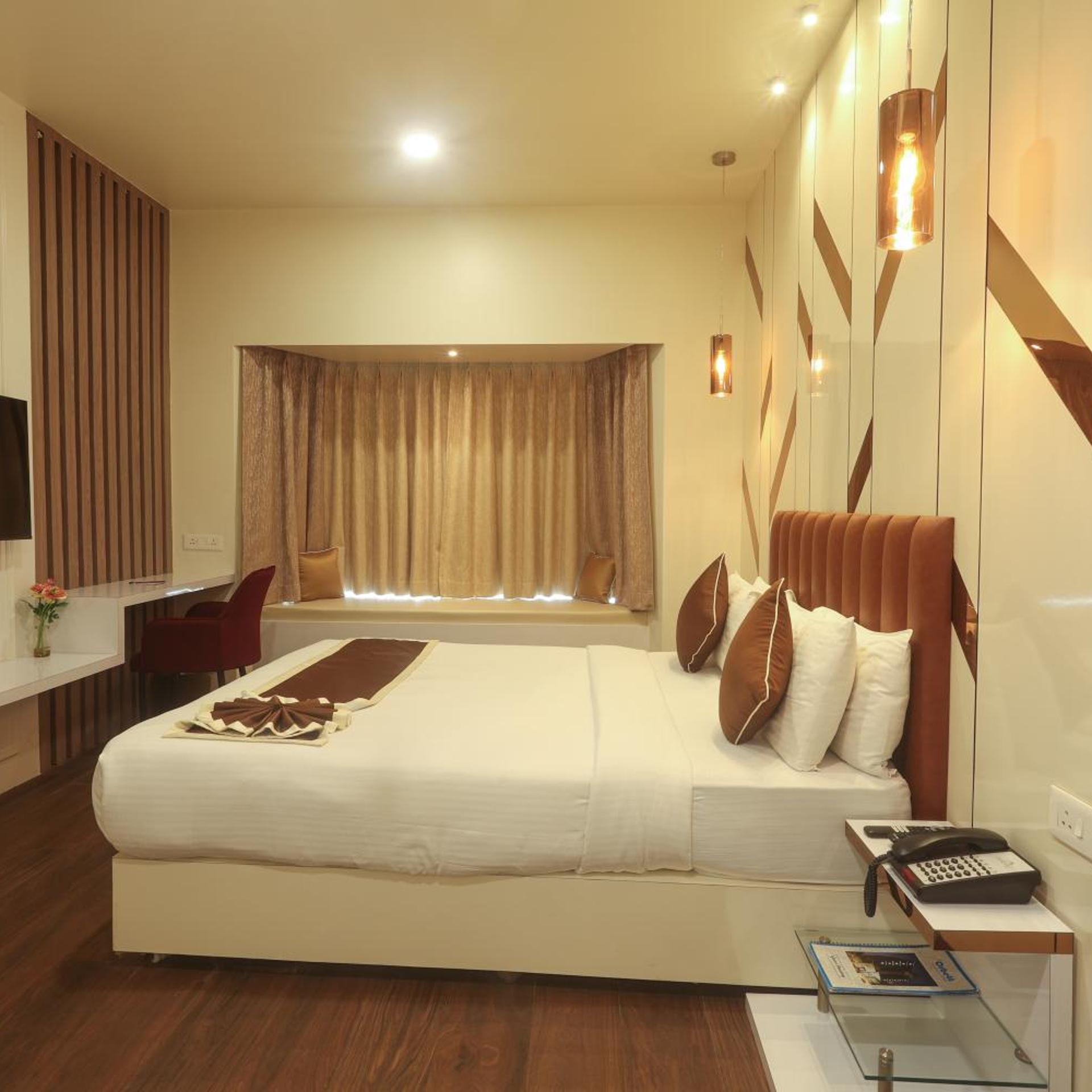 Oyo Premium Deccan Apte Road 15/55