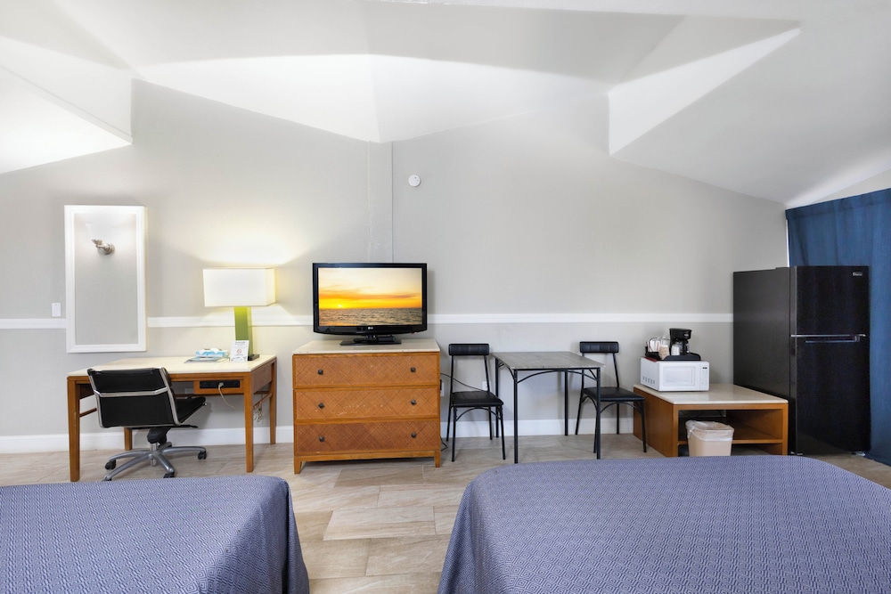 Warm Mineral Springs Motel 22/45