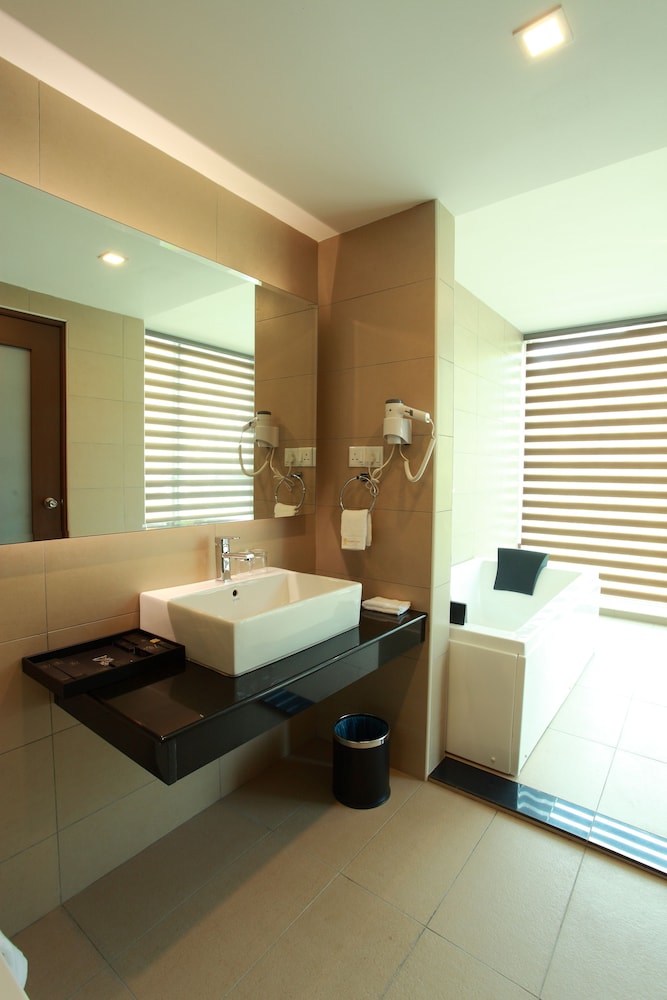 Symphony Suites Hotel 15/31