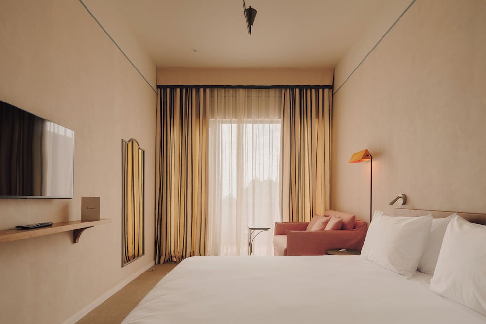 Pabellon Hotel 13/48
