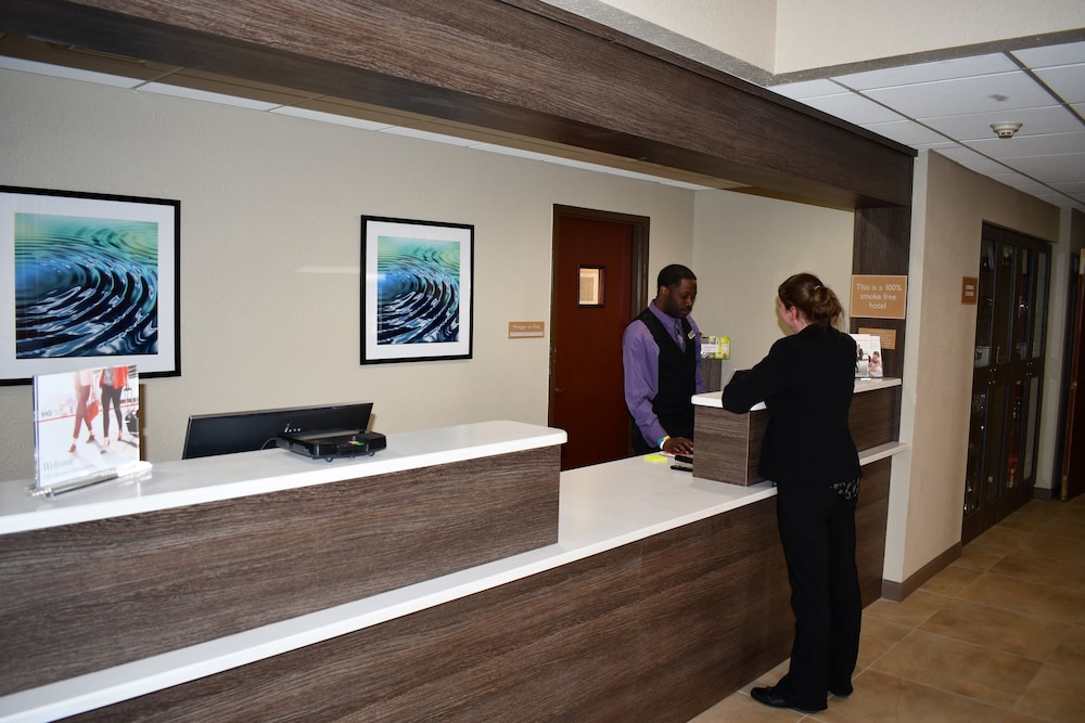 Candlewood Suites Grand Rapids Airport, an IHG Hotel 6/53