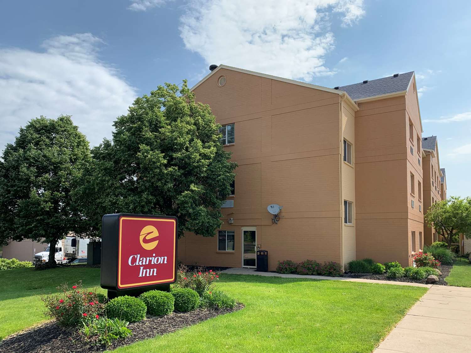 Clarion Pointe Fairborn near Wright Patterson AFB 2/25