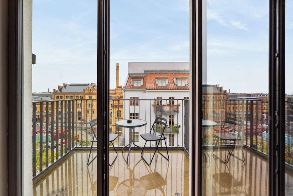Schoenhouse Studios 40/50