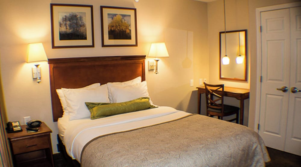 Candlewood Suites Jacksonville 12/72