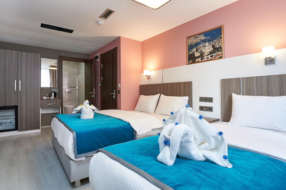Renzo Hotel 11/38