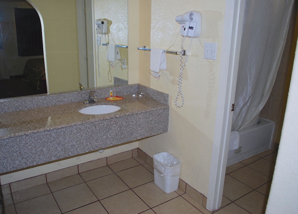 Econo Lodge San Marcos University Area 16/31