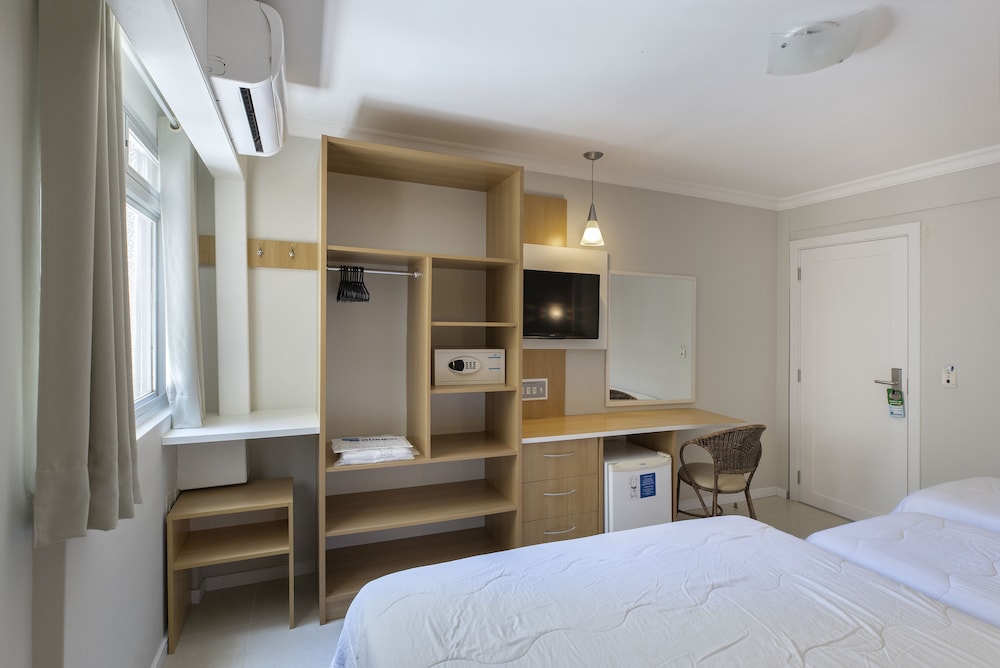 Miramar Hotel 7/70