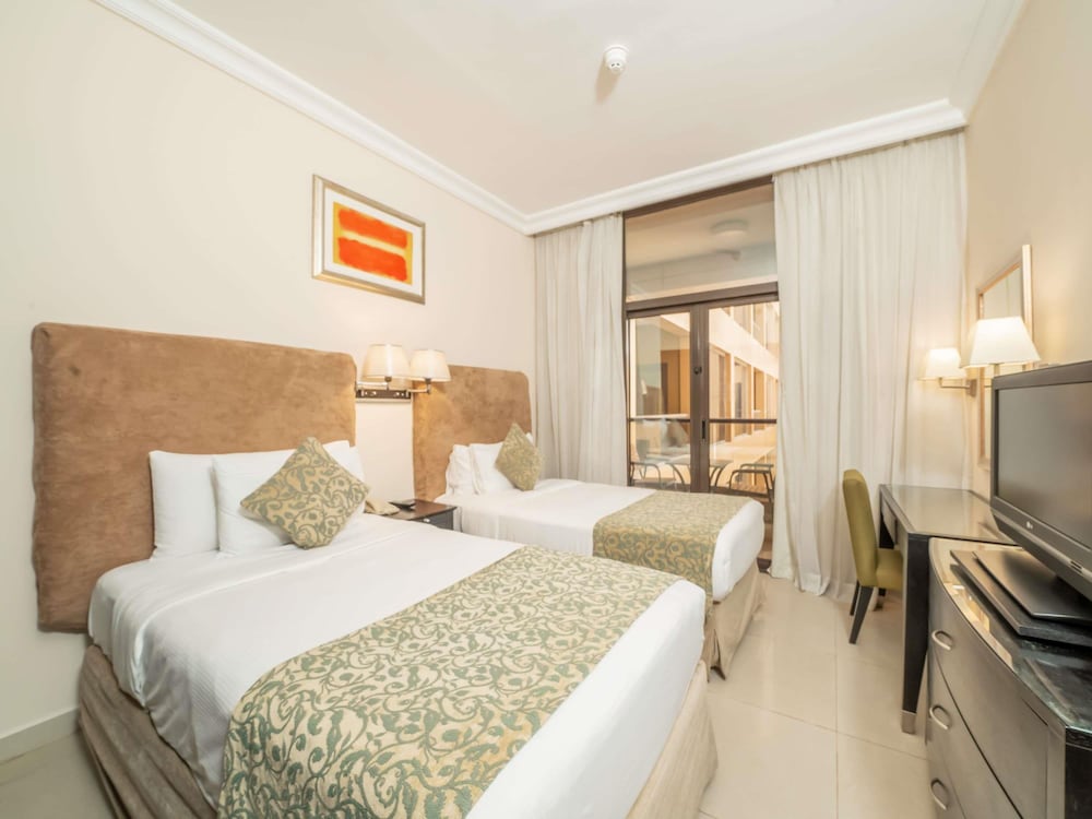 Mercure Dubai Barsha Heights Hotel Suites and Apartments 14/50