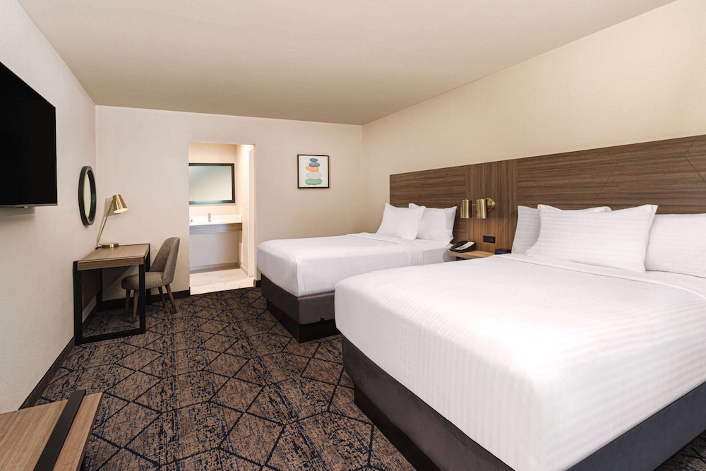 Ramada by Wyndham Modesto Yosemite Area 3/43
