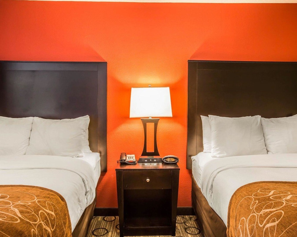 Comfort Suites At WestGate Mall 14/42