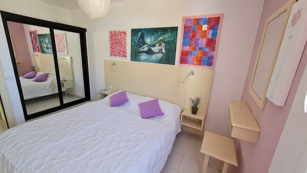 Curasol Apartments 8/50