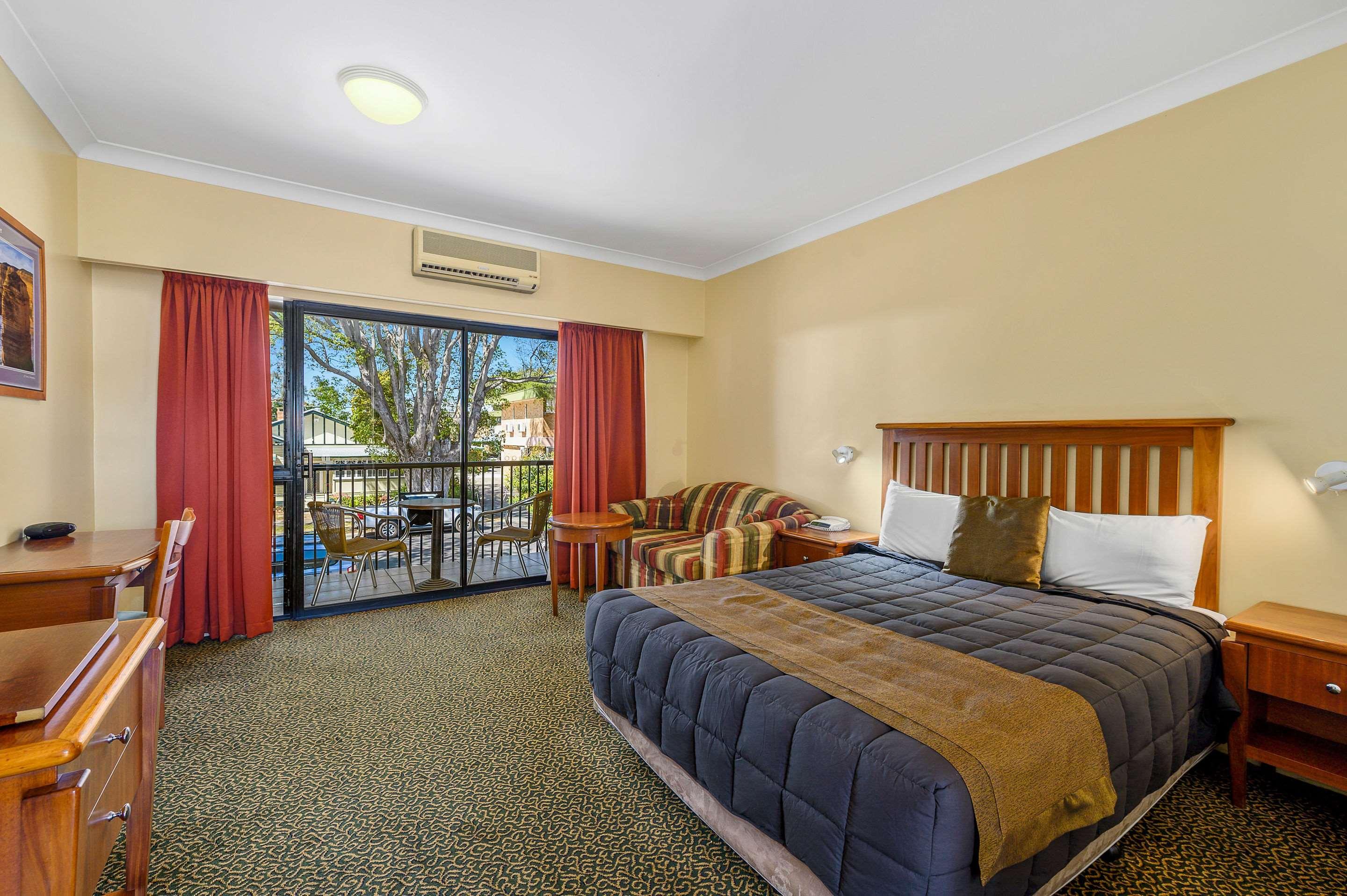 Upgrade, Queen Bed