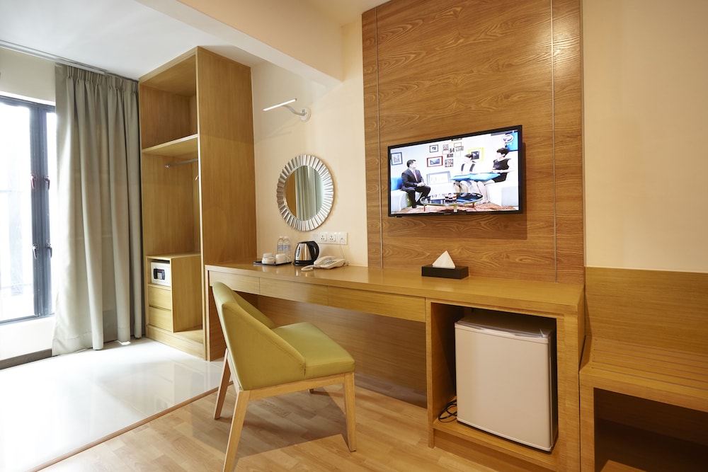 Hotel Six Seasons 50/50