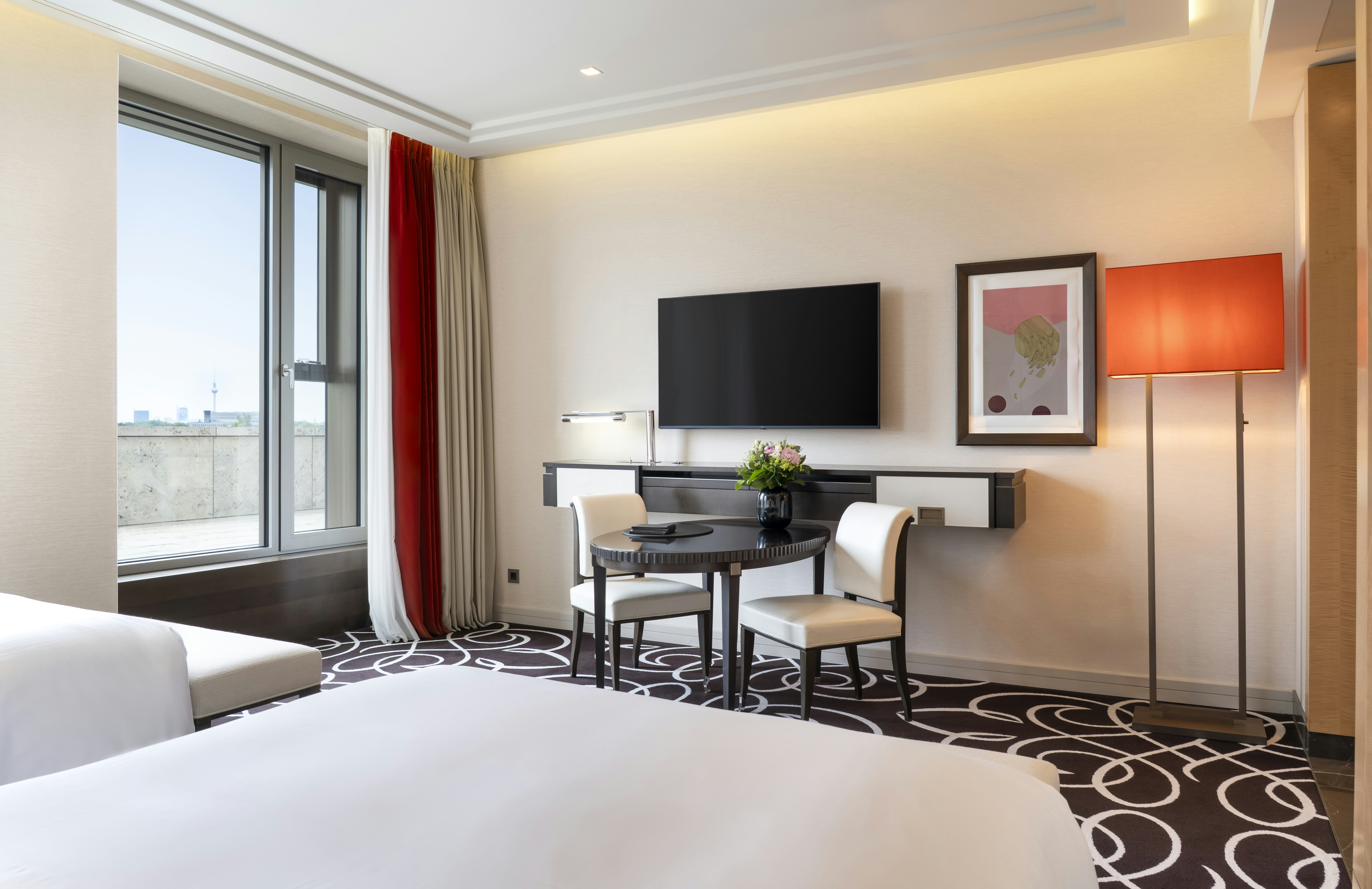 DELUXE, TWIN BEDS
