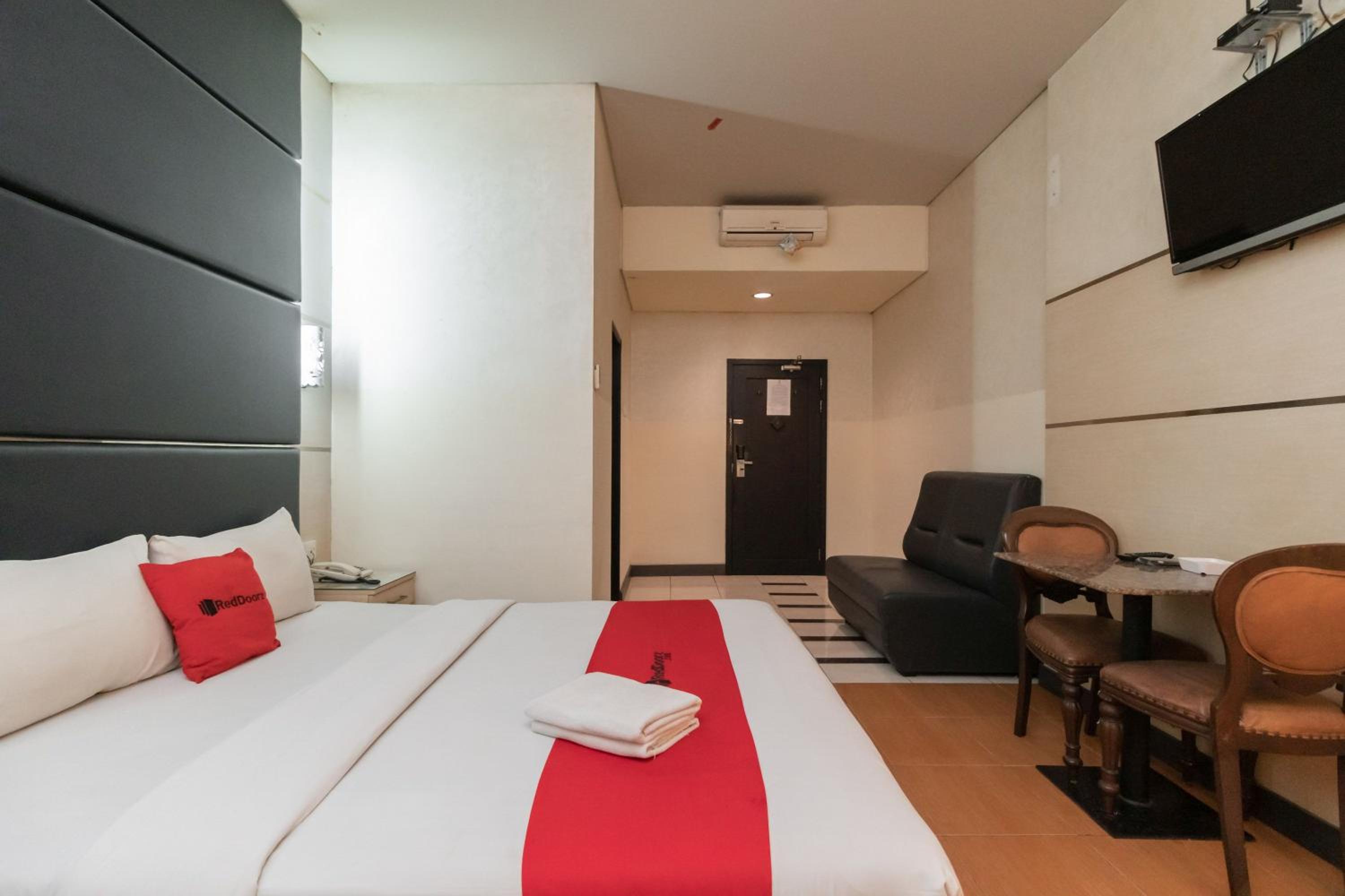OYO 180 Hotel Mirah (Mirah Hotel) 8/55