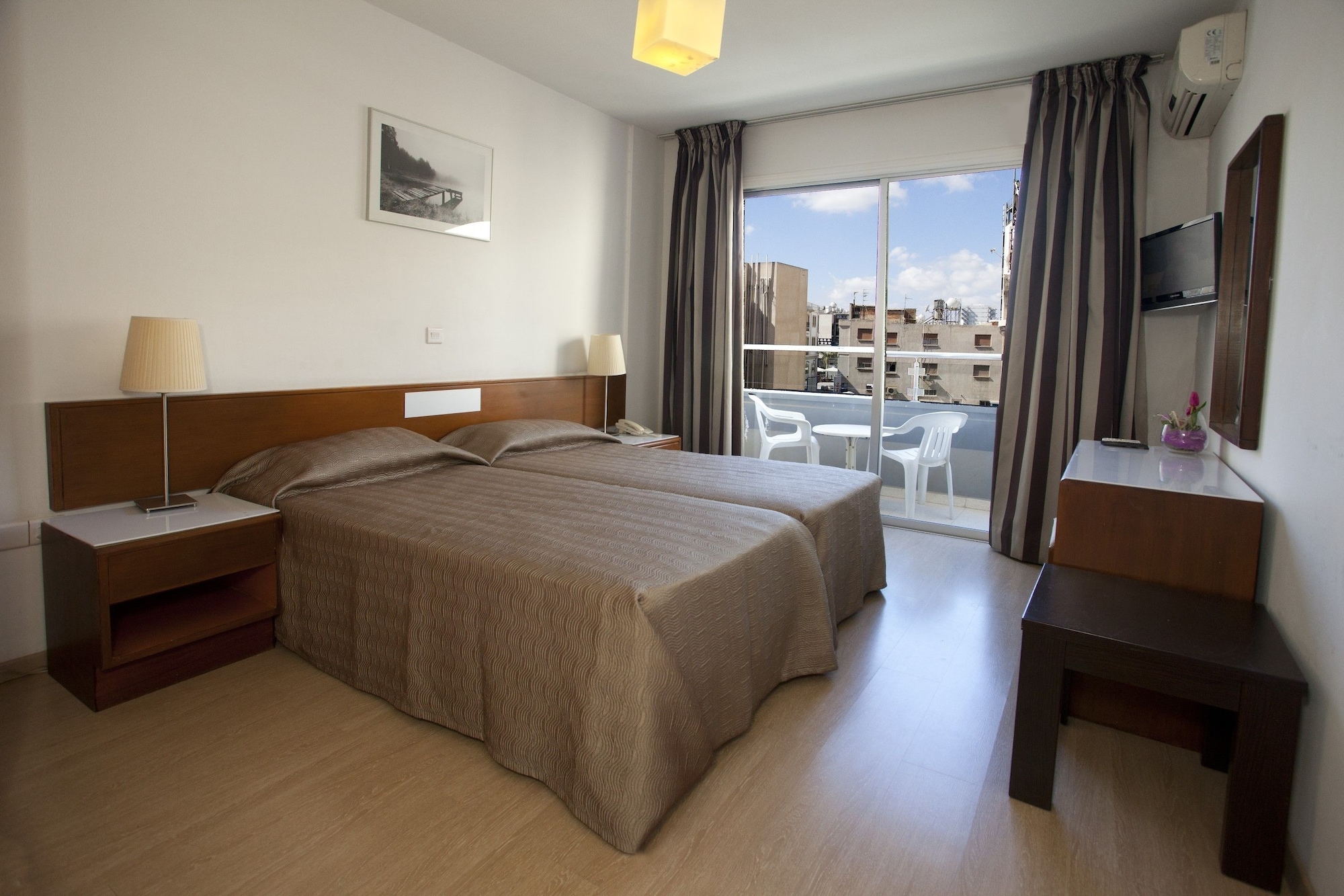 1 BEDROOM, DELUXE, APARTMENT, TWIN BEDS, CITY VIEW, SOFA, BALCONY