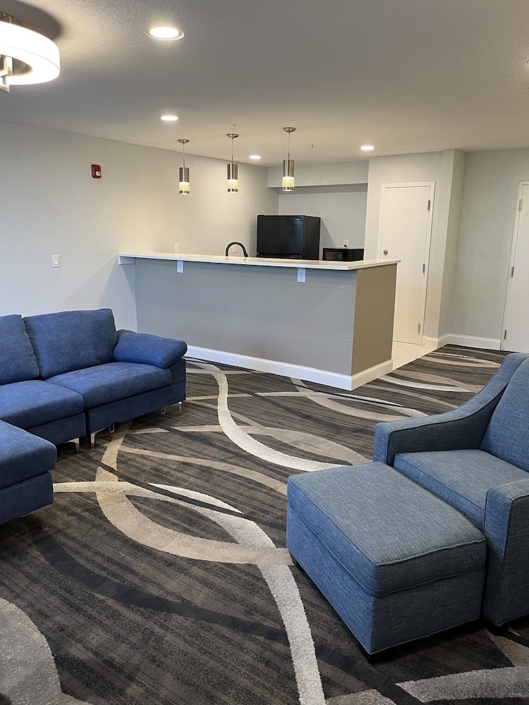 Opal Hotel and Suites 33/50