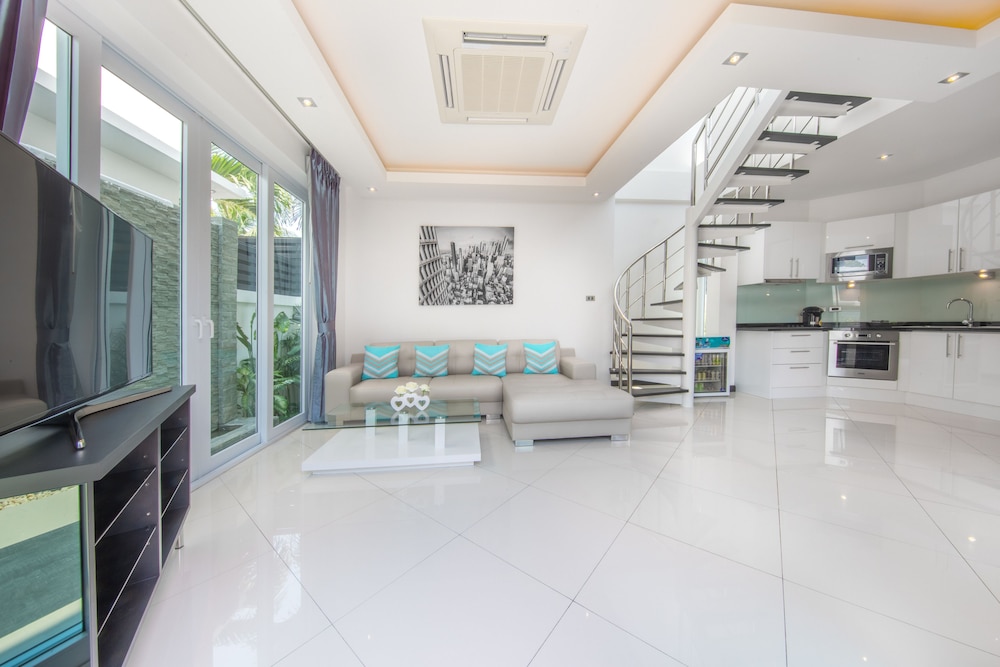 Colibri Pool Villa 28/50