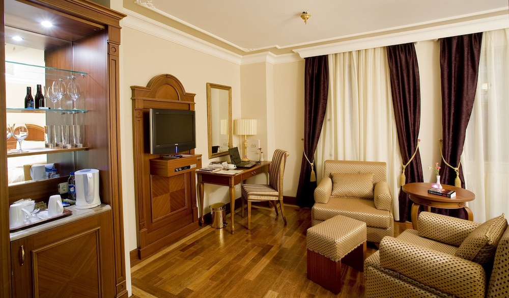 Glk Premier Regency Suites And Spa 50/74