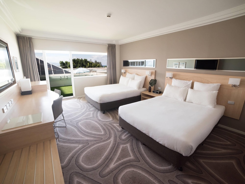 Courtyard, 2 Queen Beds