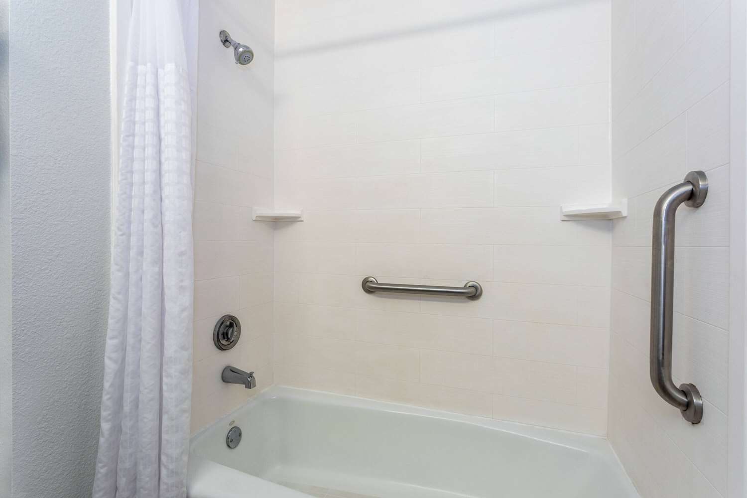 Days Inn & Suites by Wyndham Lakeland 85/85