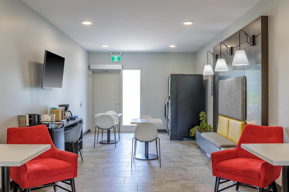 Studio6 Hornepayne, ON 35/57