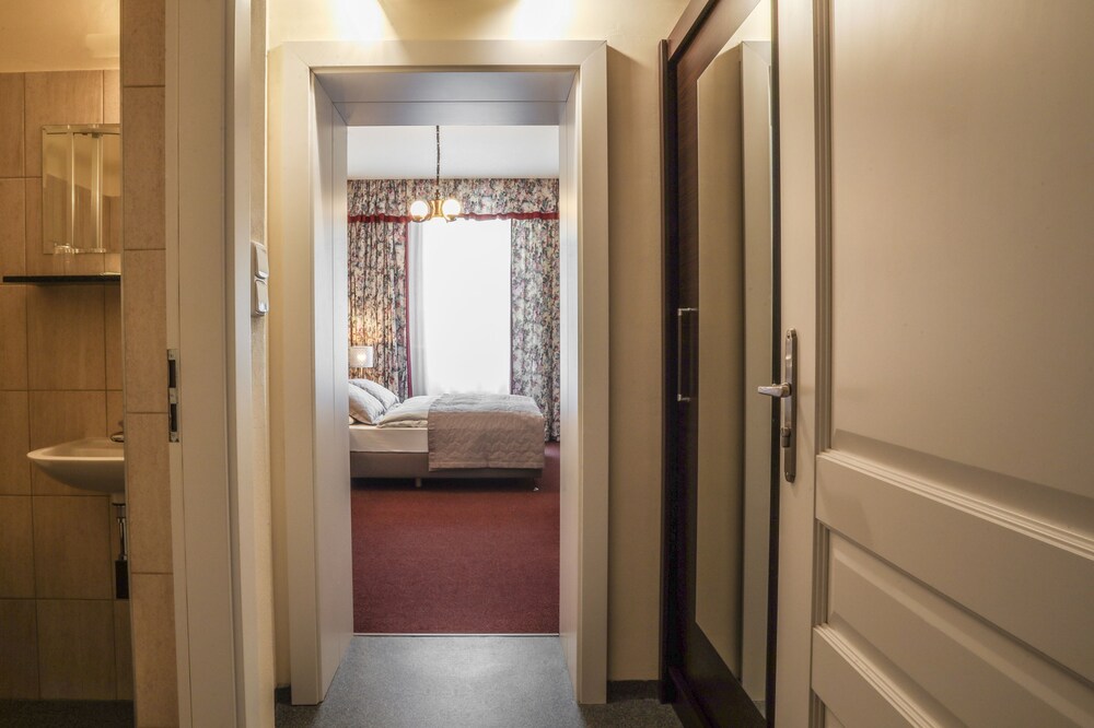Kavalerie Hotel 17/37