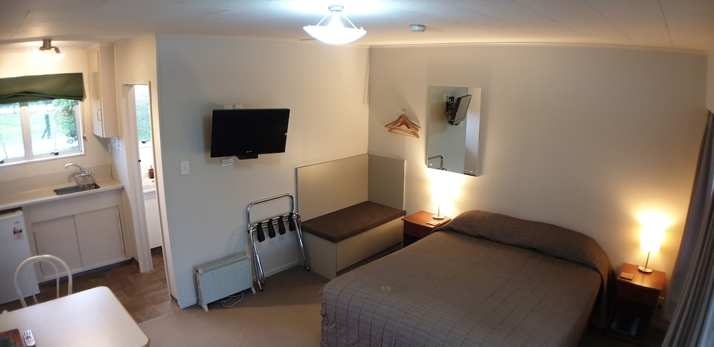 Glacier View Motel 18/68