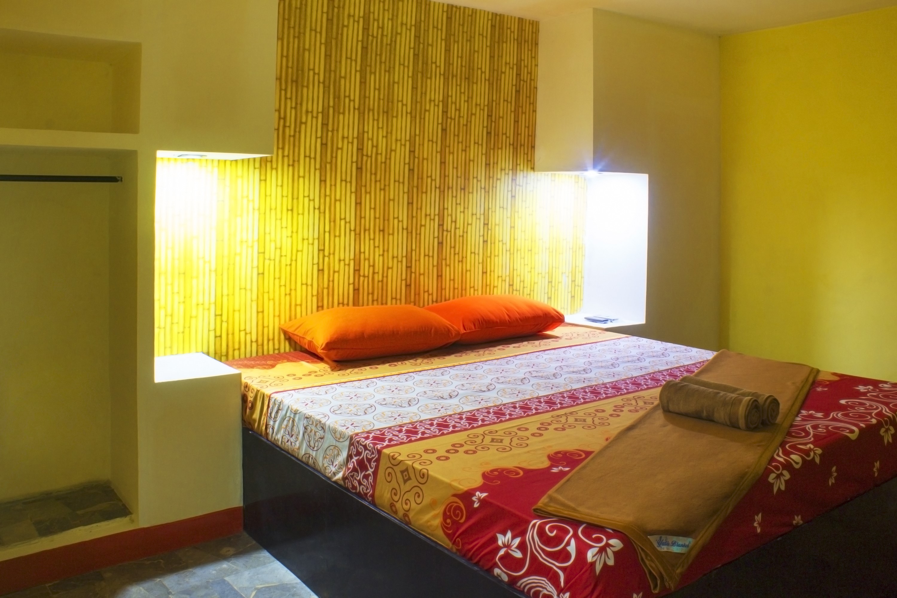 DELUXE, DOUBLE BED