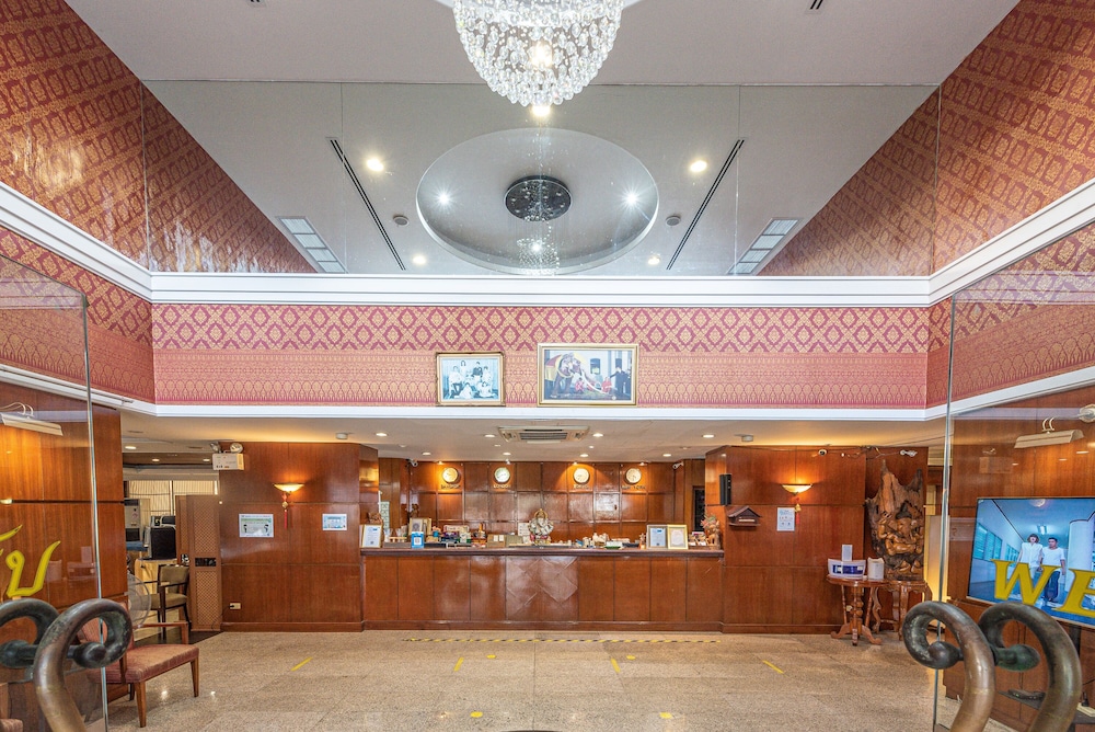 Nonthaburi Palace Hotel 33/66