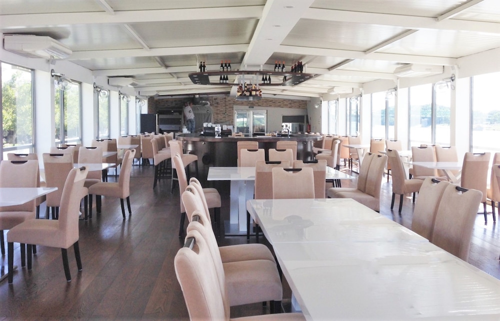 Botel Gracia 38/55