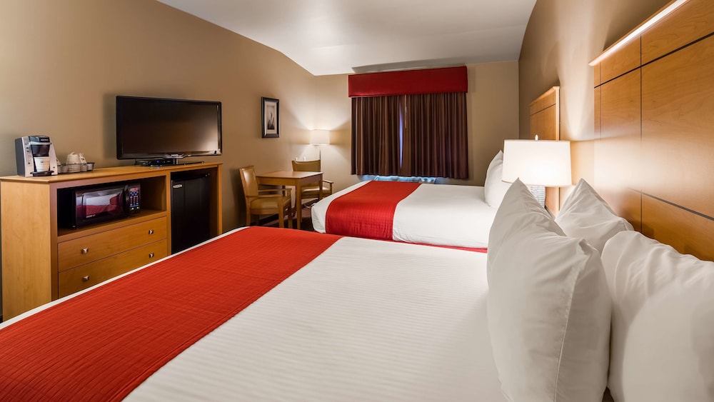 Best Western Golden Prairie Inn & Suites 18/38