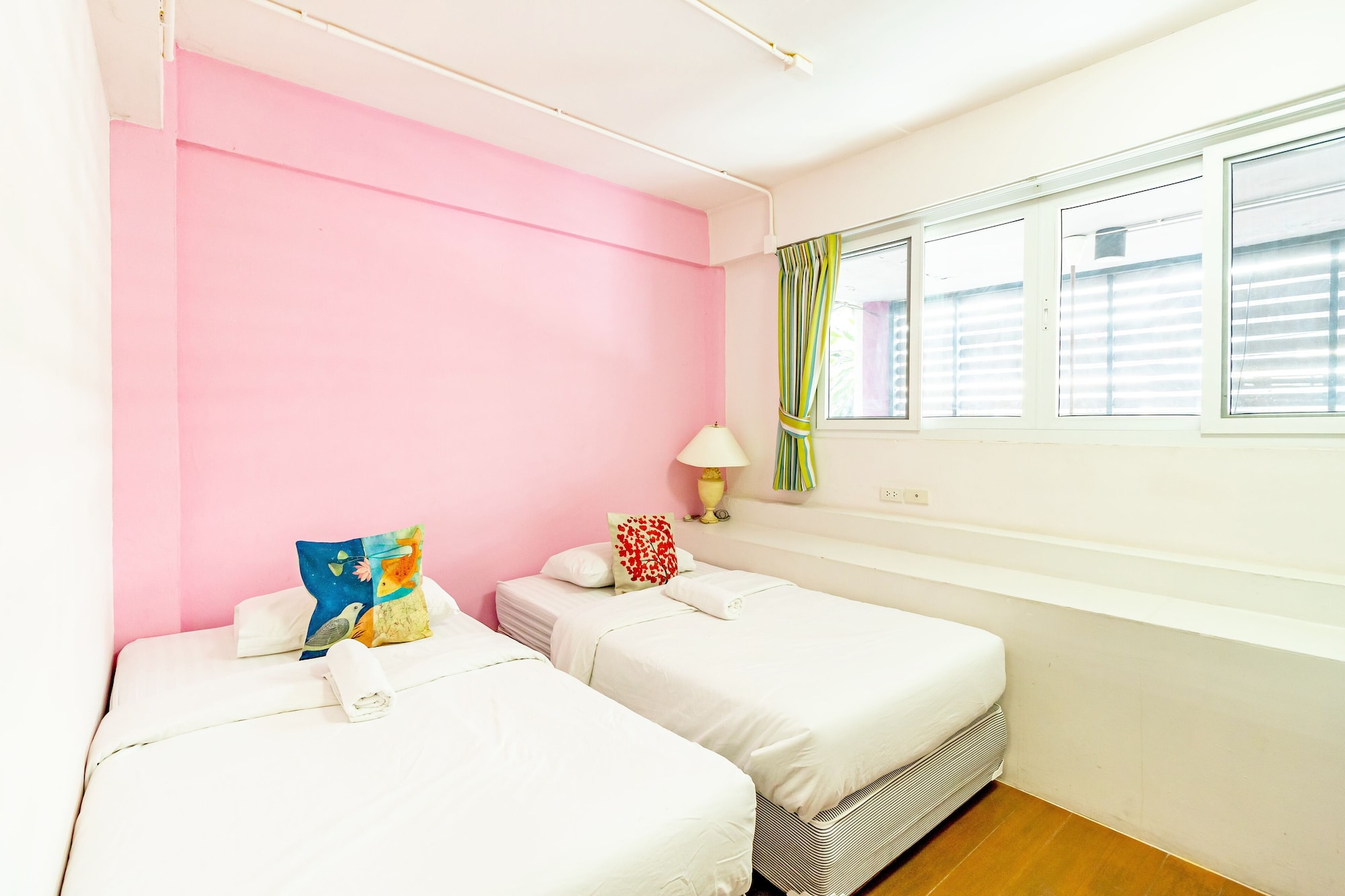 STANDARD, TWIN BEDS, SHARED BATHROOM