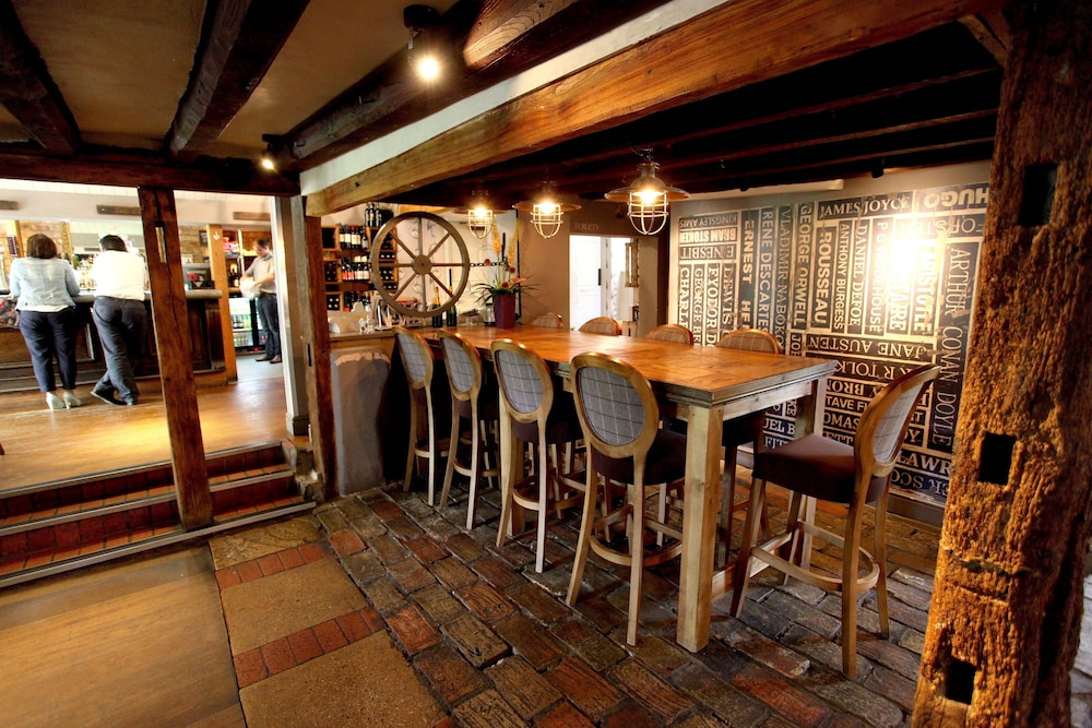 The Crown at Playhatch 17/20