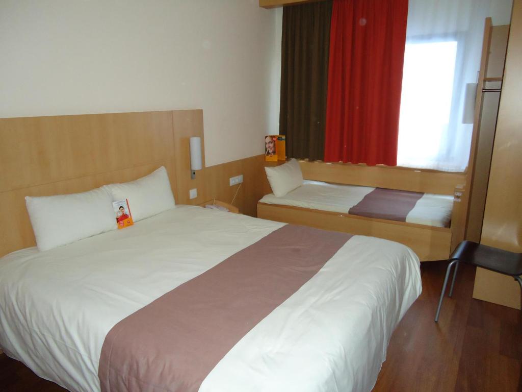 ROOM, TRIPLE