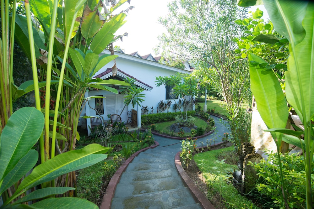 Sendok Hotel 70/72