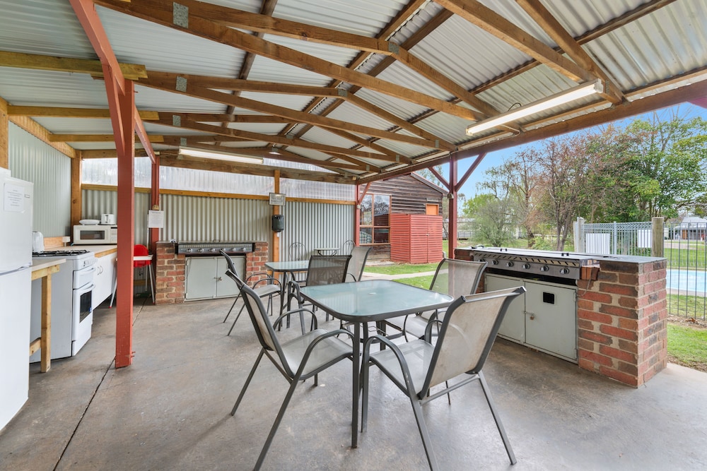High Country Holiday Park 1/50