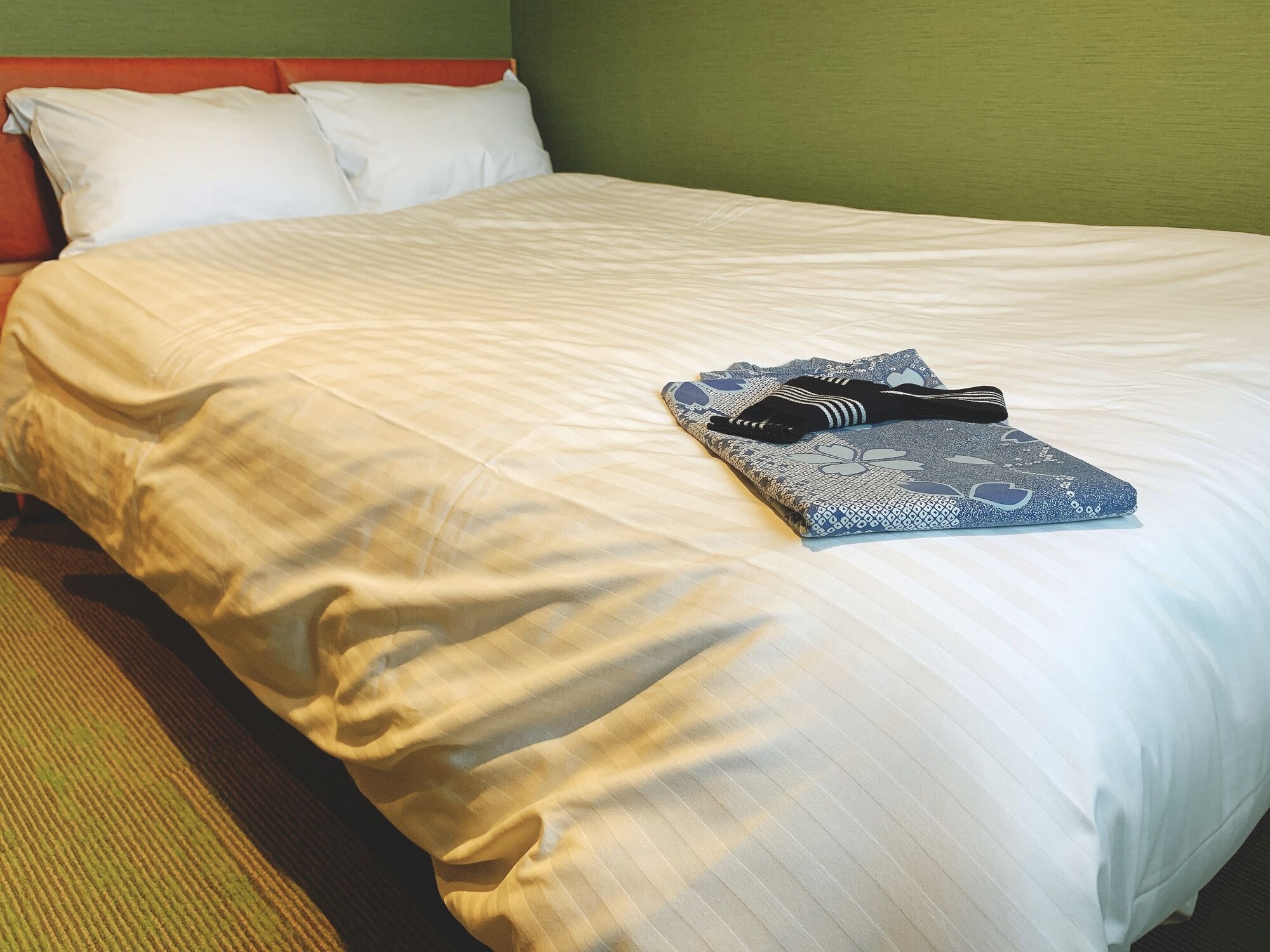 SEMI ROOM, SEMI DOUBLE BED