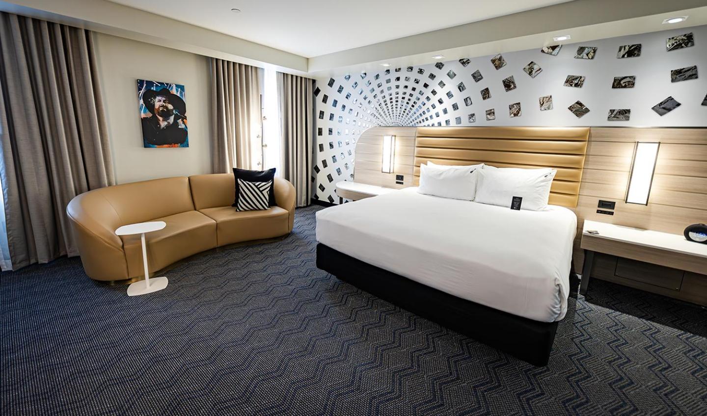 Tower, Suite, King Bed, Accessible