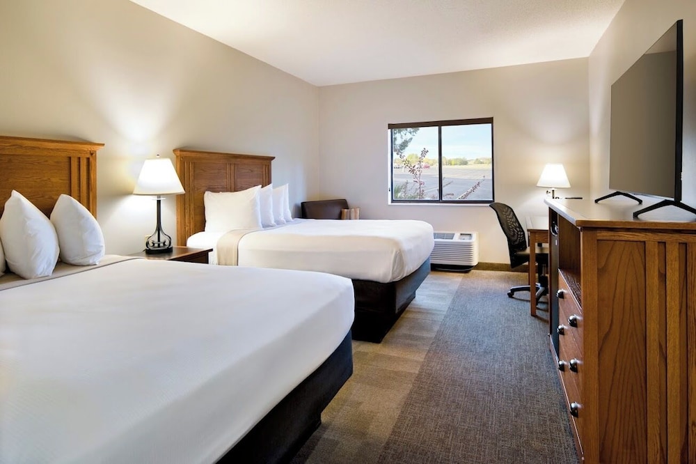 Atrium, Standard, 2 Queen Beds, Pool View