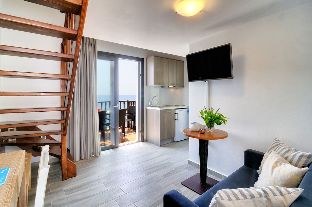 MYRTOS MARE SUITES 20/46